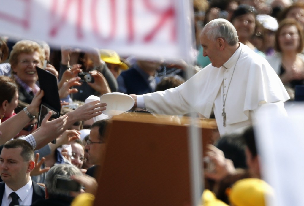 Pope Francis swaps his skullcap